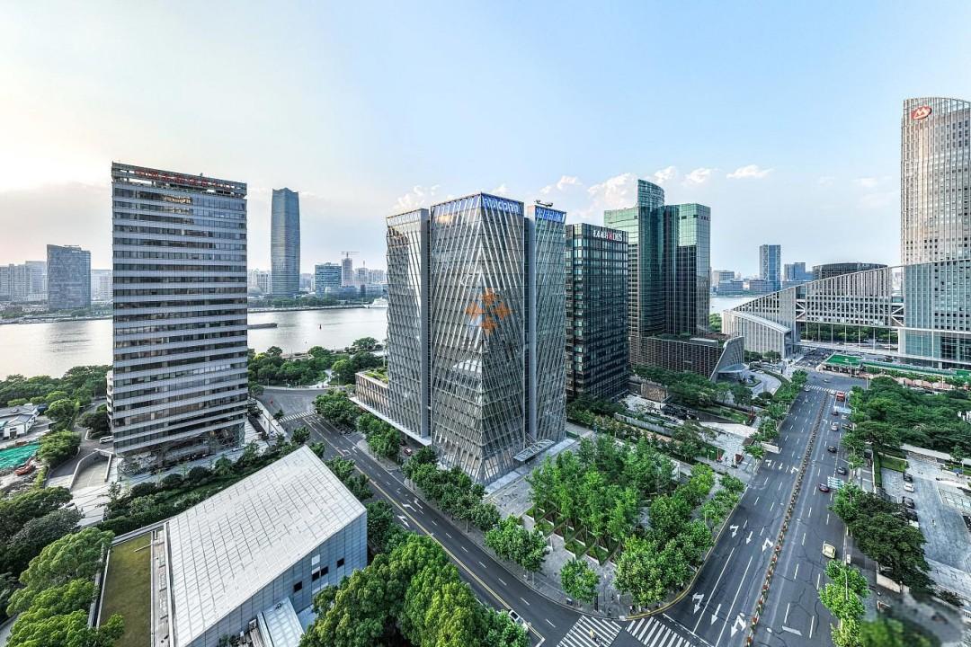 富士康大廈-?LEED白金級認證?，超甲級商務地標