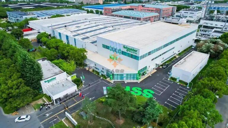 旗艦產(chǎn)品浦東下線直供全球,施耐德電氣“零碳工廠”詮釋“中國(guó)中心”戰(zhàn)略